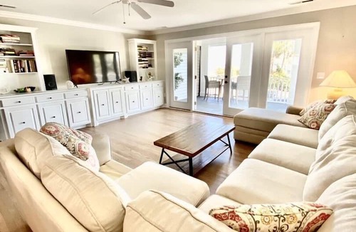 Sullivan's Island House | "Doc's Beach House" Just Across from the Ocean on Sullivan's! Great Ocean Views!