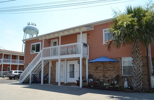 Isle of Palms Condo | Easy Breezy 2 Bd, 1st Floor, 4 Min to Beach