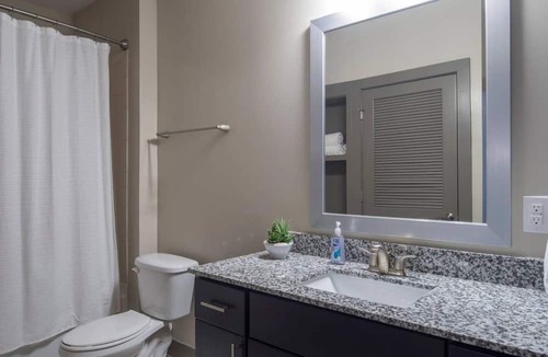 Charlotte Center City Apartment | Centrally located in Uptown Charlotte. Walk to everything. Gym, Pool, Free Parking