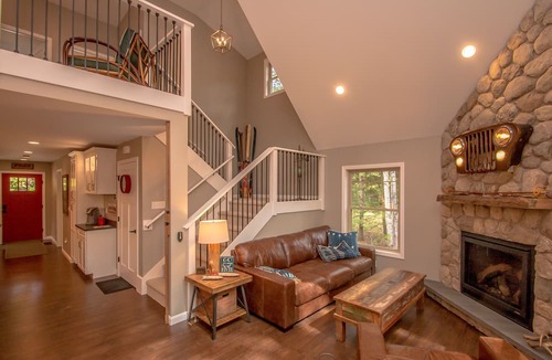 Bartlett House | ON THE RIVER: Built in 2018, ski & summer retreat w/game room, fireplace