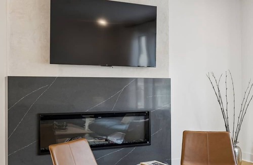 Hurwood Heights Condo | Upscale home featuring rooftop lounge with hottub!