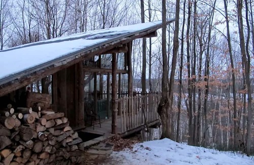 Plantagenet Cabin | Extraordinary Tree House-Style Glamping Cabin on Farm near Ottawa