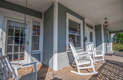 La Follette House | Cozy Modern Stay 117 Nevada