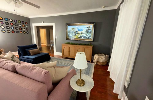 Savannah House | Boutique Historic Stay Best Downtown Location