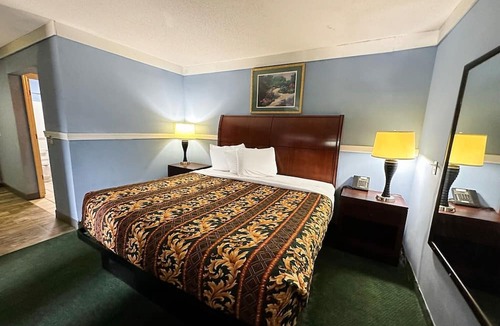 Ridgeway Apartment | King Bed Non-Smoking