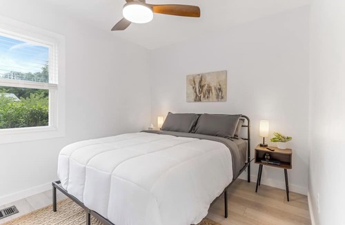 Arcadia House | Modern 3BR with Game Room, Sleeps 8, Family-Friendly