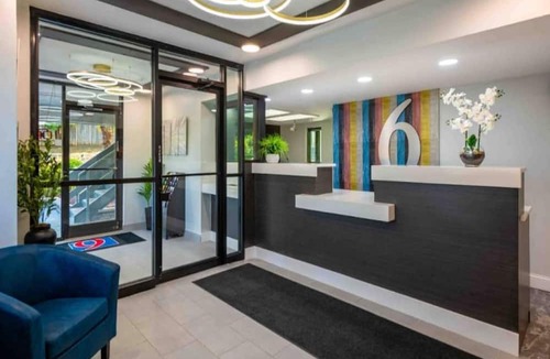 Charlotte Apartment | Clean ADA King Bed|Nsmk