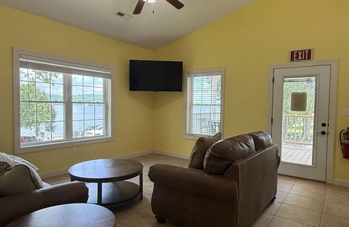 Eddyville Cottage | Cozy 2-bedroom Bayside Cottage located at Eddy Creek Marina Resort
