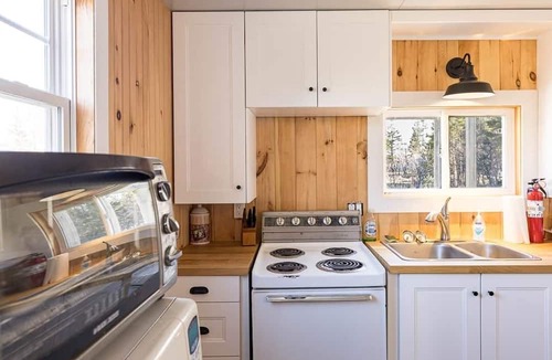 Morell House | Love Shack at the Shore | Near Lakeside Beach