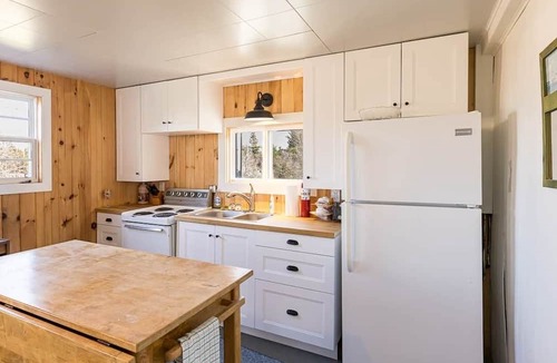 Morell House | Love Shack at the Shore | Near Lakeside Beach
