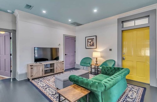 Savannah Victorian District House | Charming 4BR Townhouse w/Porches In Historic District Walk to Forsyth Park