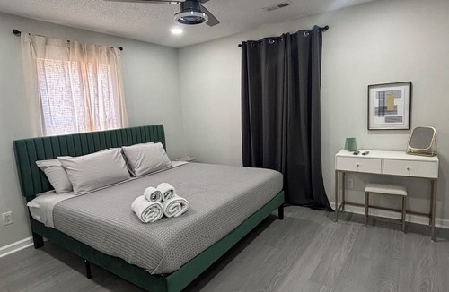 Florence House | 2-bedroom/2B townhome in tranquil Florence