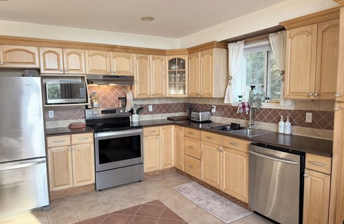 Joly House | Sunset Chalet | 4-Season Waterfront Getaway