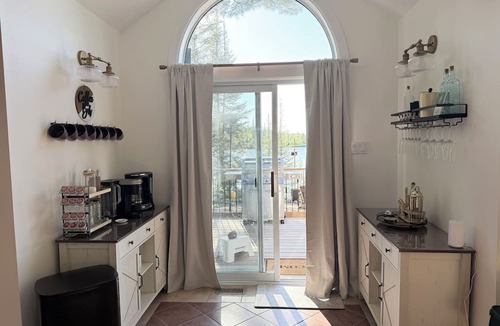 Joly House | Sunset Chalet | 4-Season Waterfront Getaway