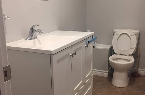 Sudbury House | Basement Queen Bedroom-E（Private Room，Shared Bathroom）