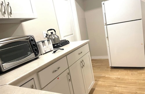 Sudbury House | Basement Queen Bedroom-E（Private Room，Shared Bathroom）