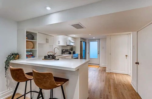 Oakwood Village House | Entire Midtown Toronto Home - 3BR, 2 Baths, 2 Kitchens, Walk/Transit