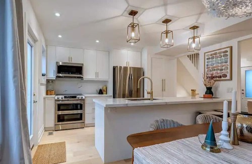 Oakwood Village House | Entire Midtown Toronto Home - 3BR, 2 Baths, 2 Kitchens, Walk/Transit