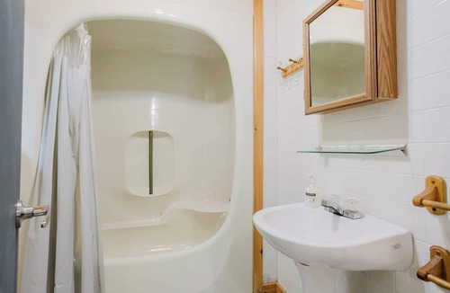 Carling Cottage | 3-Bedroom Cottage #1