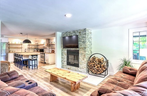 Saint-Raymond Ski Chalet | A rustic cabin near a lake, 45 minutes from Quebec City—perfect for families!