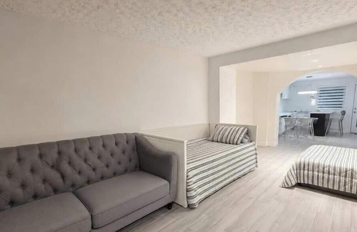 Francois-Perrault Apartment | Appartement rénové 5 personnes Métro à pied
