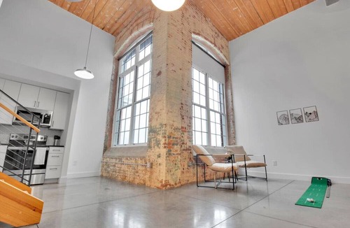 Judson Apartment | Huge, Open Loft | Arts District | 5 mins to DT GVL