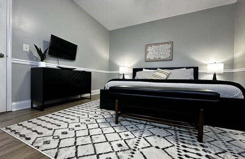 Johnson City House | Modern 2BR Townhome with Garage & Amenities!