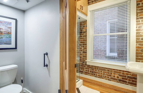 Downtown Knoxville Condo | Stylish Dtwn Knoxville Condo w/Rooftop Deck!
