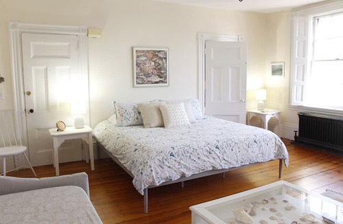West End Apartment | Bright & Sunny West End Apartment with Private Parking.