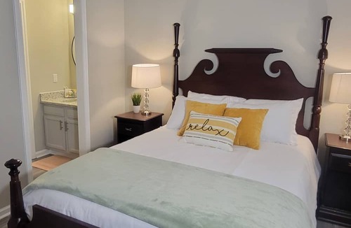 Pine Forest Apartment | Studio 409: Your Accessible Hub w/Ultra-Fast WIFI