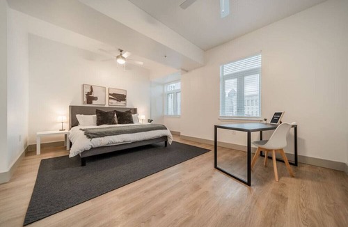 Charlotte Center City Apartment | 4Bed/2Bath - W/Wi-Fi +Fitness Centre +Truist Field