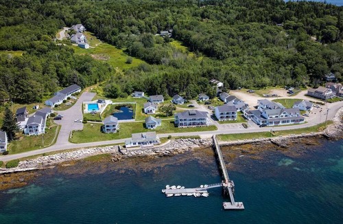 Ocean Point House | Double Queen w/Porch | Bluebird Ocean Point Inn | Private Beach Access