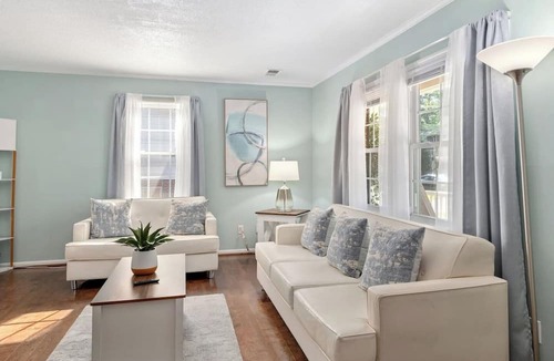 North Raleigh House | I Luv June Deal –25% Off 4BR Deck Oasis | Sleeps 9