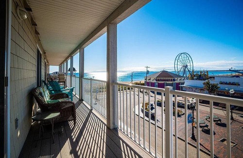 Old Orchard Beach Condo | 2BR 2Bath Beachfront condo with amazing views in heart of Old Orchard Beach