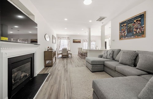 Harwood Lane House | Your family retreat in Charlotte (pet friendly)!