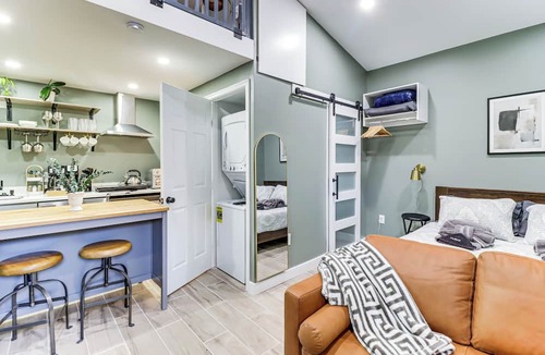 Oxon Hill Apartment | 5 Mi to National Harbor: Stylish Apt w/Patio!