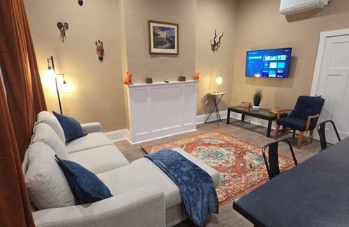 Petersburg Apartment | The Henry Lofts Unit 3 - 'The Sunset Suite'