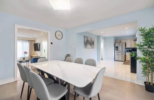 L'Amoreaux House | Luxurious Modern 7B3.5B Home + Magnificent Patio