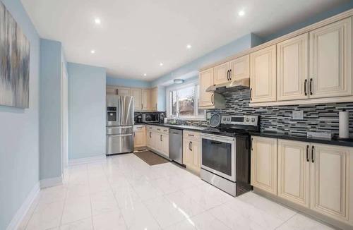 L'Amoreaux House | Luxurious Modern 7B3.5B Home + Magnificent Patio