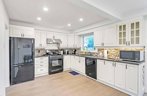 Willowdale House | Luxurious Modern 5B3B Home + Magnificent Patio