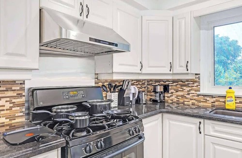 Willowdale House | Luxurious Modern 5B3B Home + Magnificent Patio