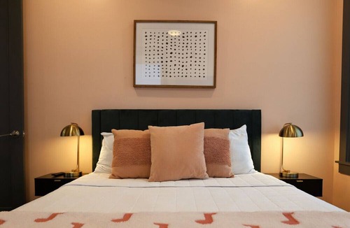 Rolling Mill Hill Apartment | The Muse Nashville Oasis: Modern 2BR | Balcony & Rooftop | Near Broadway