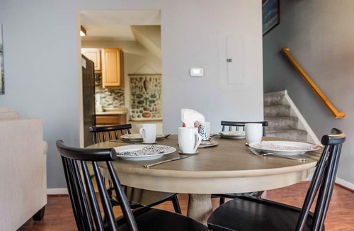 Mosby Condo | Richmond Revival - 2 bedroom, Close to Downtown Richmond/Airport