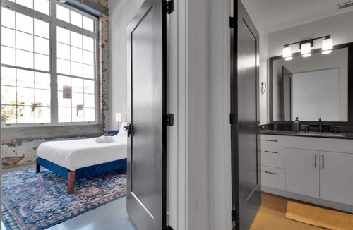 Judson Apartment | Stylish & Serene | Pool | Gym | Mins from DT GVL!