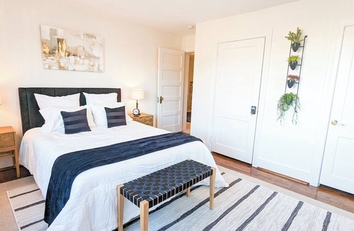 Pettigru Street Historic District Apartment | 1 bedroom apt, Steps from Swamp Rabbit Trail, 15 minute walk to Main st.
