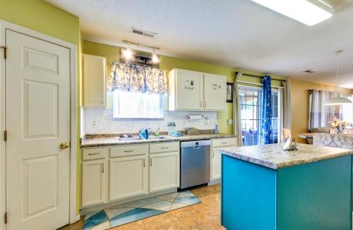 McLeansville House | 8 Mi to Dtwn Greensboro! Home w/Furnished Porch