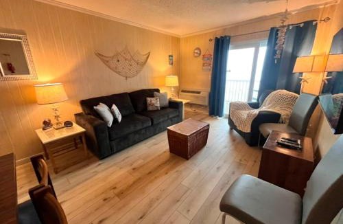 Windy Hill Apartment | Rustic Oceanfront Retreat | 2BR Coastal Cabin-Style Condo