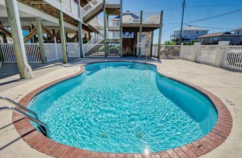 Surf City Apartment | Surf City Getaway Motel Room - Walk to Beach - Seasonal Pool