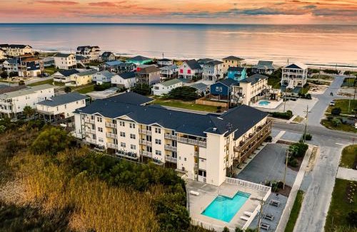 Surf City Apartment | Surf City Stay - Motel Unit - Walk to Beach