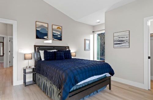 Chickamauga House | Spectacular Cottage with Hot-tub and Private Cinema in Chickamauga, Georgia